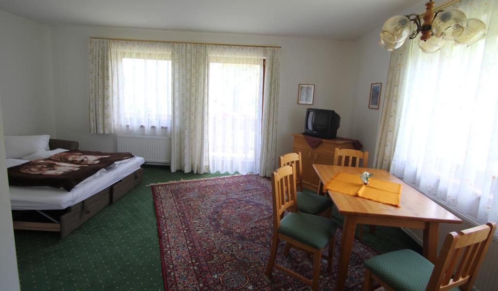 Pension Hubertushof beim Römerbad Bad Kleinkirchheim Ruang foto