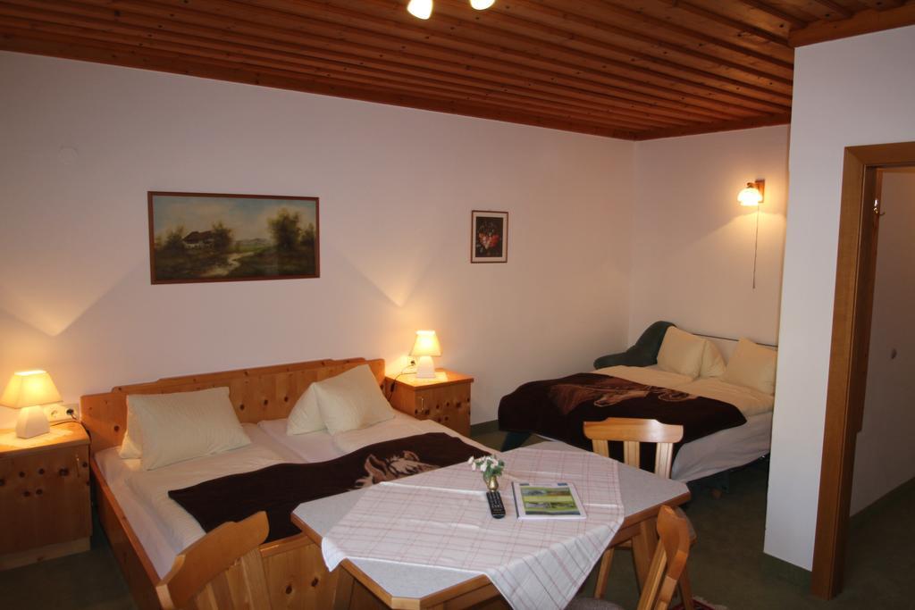 Pension Hubertushof beim Römerbad Bad Kleinkirchheim Bagian luar foto