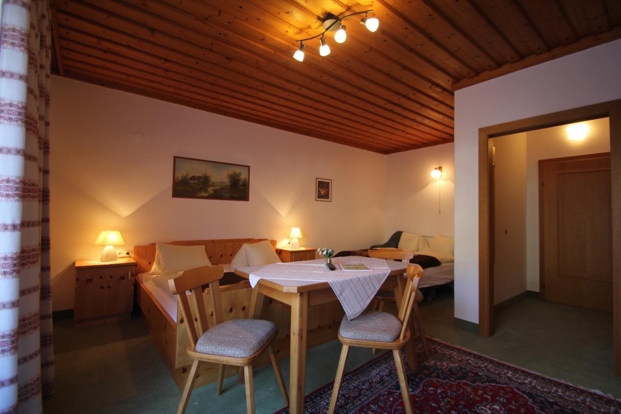 Pension Hubertushof beim Römerbad Bad Kleinkirchheim Ruang foto